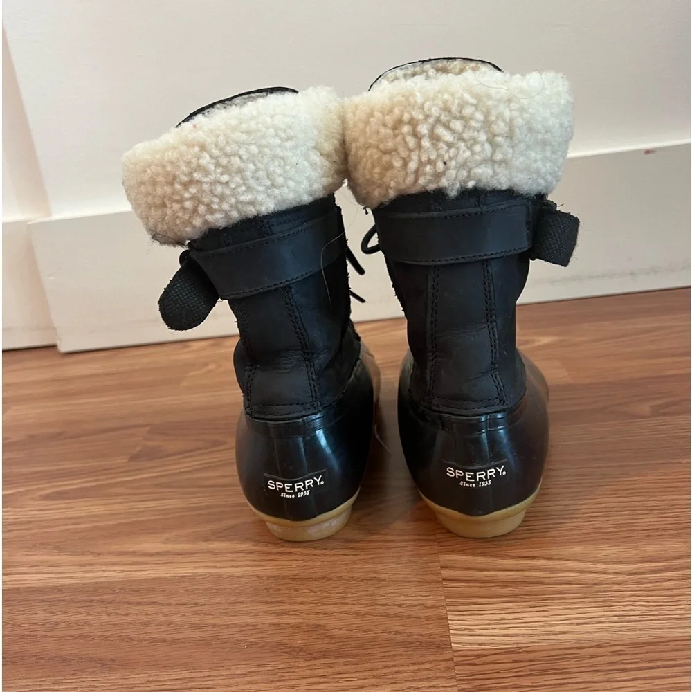 Sperry Top-Sider Black Boots with Cream Fur Lining